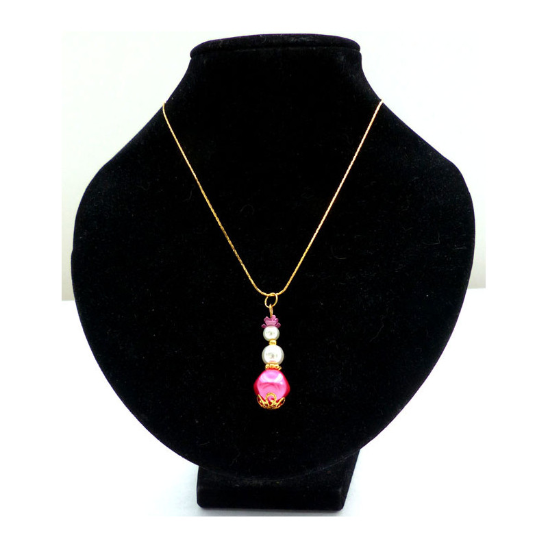 Pendentif perles de culture rose et blanc surmonté d'une petite rose.