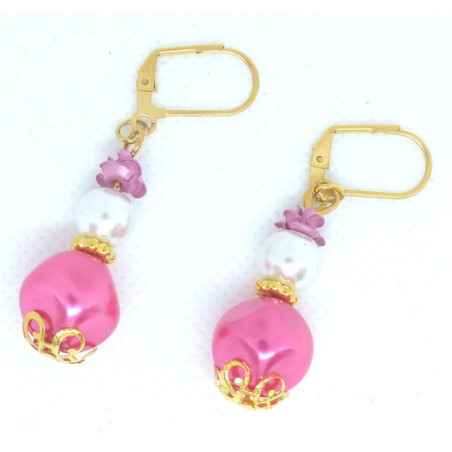Boucles d'oreilles perles de culture rose et blanc surmonté d'une petite rose